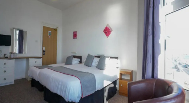 Семейный номер Standard с 3 комнатами с балконом и с красивым видом из окна Shanklin Beach Hotel