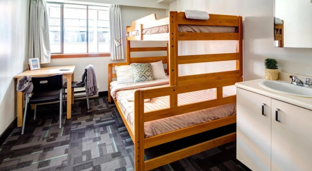 HI Vancouver Downtown - Hostel, Забронировать Отель Уэст-Энд Ванкувер, рядом с Торговый центр Остров Гранвиль