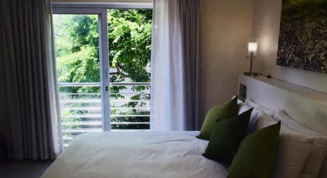 Spacious 3 Bedroom Apartment in Cape Town, Забронировать Апартаменты/квартира Отели Кейптауна с парковкой, рядом с Замок Доброй Надежды, Парковка