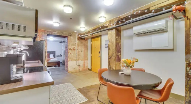 Dtwn Knoxville Studio Half-mi to Market Square!