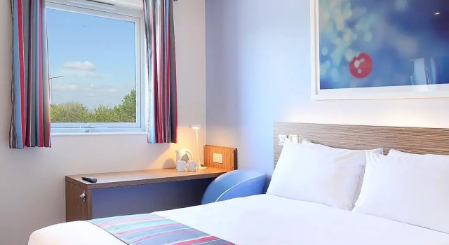 Семейный номер Standard Travelodge Cardiff Atlantic Wharf Hotel