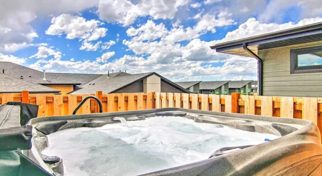 Апартаменты Modern Bozeman Family Townhome w/ Hot Tub!