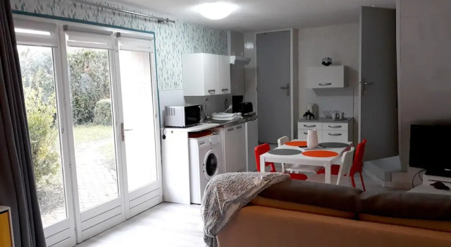 Studio in Saint-apollinaire, With Shared Pool, Enclosed Garden and Wifi