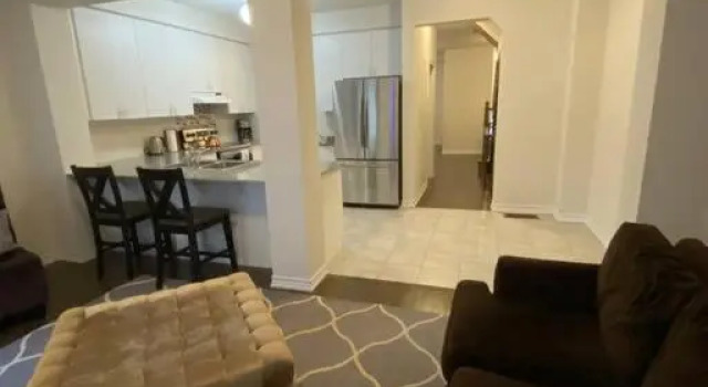 Коттедж New 3-story townhouse Wonderland/Downtown Train
