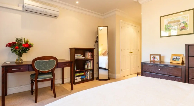 Central Flat With Garden View Ideal for Couples, Забронировать Отель Отели Лондона 3 звезды, рядом с Памятник «Боудикка и ее дочери», 3*