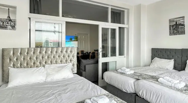 Апартаменты Цокольный этаж с видом на море Granada Apartments Queens Promenade