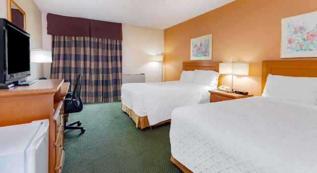 Четырёхместный номер Standard Travelodge by Wyndham Bracebridge