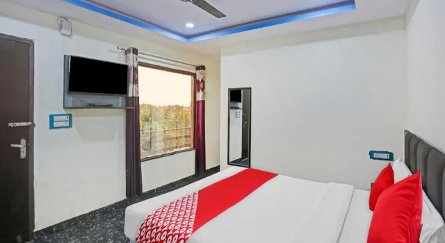 OYO Flagship 70297 Royal Palace Guest House