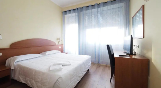Standard Doppel Zimmer mit Balkon Hotel Laura