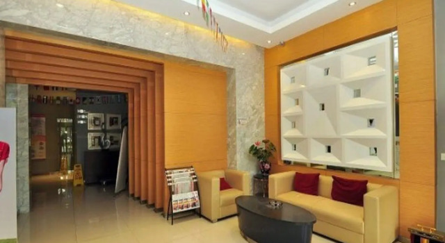 Jinjiang Inn Kunming Century City Branch, Rezerwuj Hotel Hotele w Kunming z parkingiem, Parking