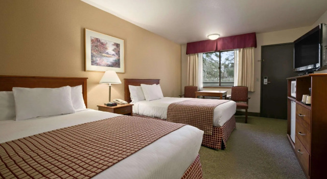 Четырёхместный номер Standard Baymont by Wyndham Seattle/Kirkland WA