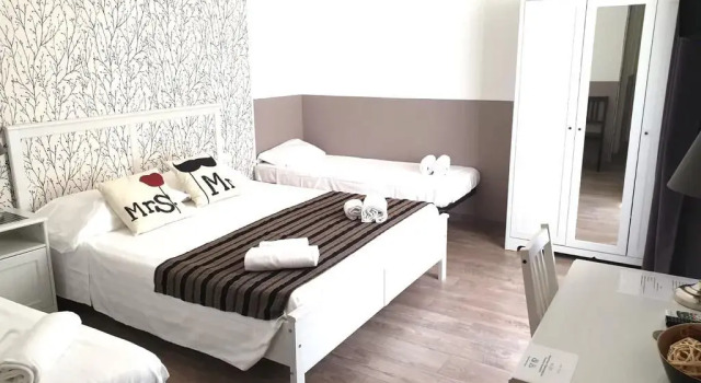 Romantica Rooms, Reserva ahora Hotel Hoteles en El Lacio con aparcamiento, Aparcamiento