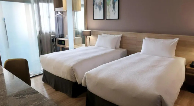 Двухместный номер Standard с балконом The HO Hotel