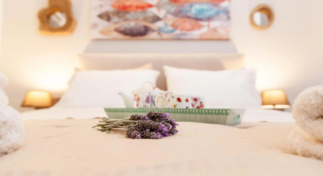 Sweet Suite Flora in Vouliagmeni