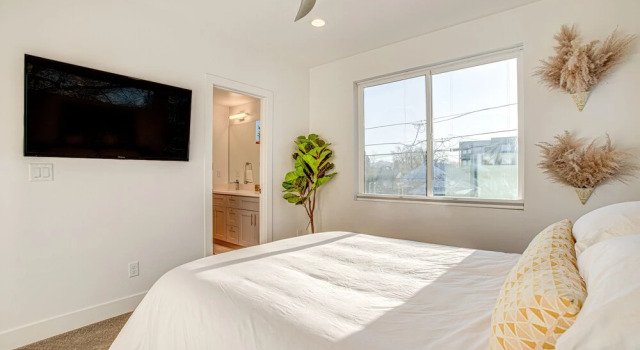 Modern Denver Vacation Rental w/ Rooftop Deck!, Buchen Sie Hotel Denver 
