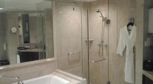 Двухместный номер Deluxe Ramada Plaza Wuhan Optics Valley