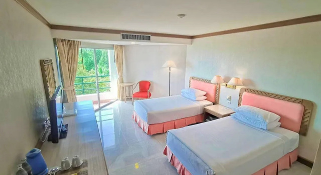 Двухместный номер Superior с балконом Khanom Golden Beach Hotel