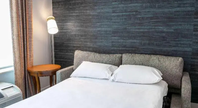 Шестиместный номер Deluxe Hilton Garden Inn Arlington/Courthouse Plaza