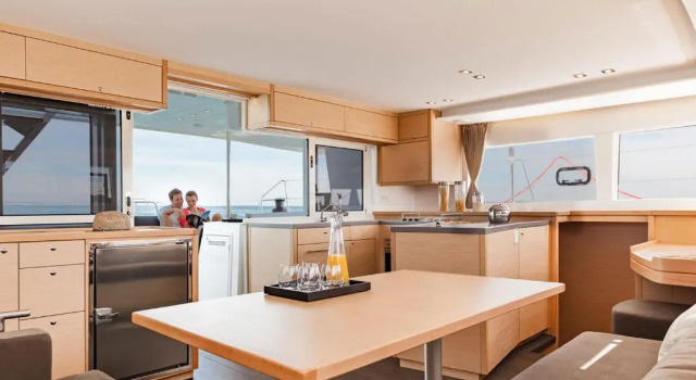 Luxury Catamaran Lagoon 42, AC & GN, Prenota Hotel Splitska 