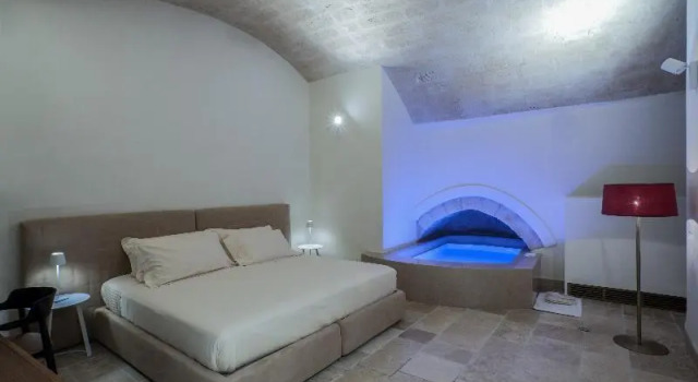Suite junior con vista a la piscina BV Quarry Matera