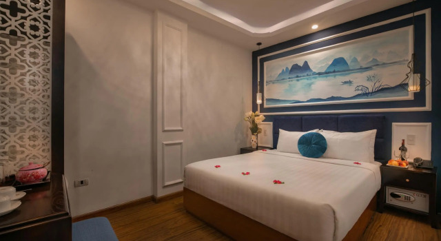 Семейный номер Standard с балконом и с красивым видом из окна Hanoi Chic Boutique Hotel
