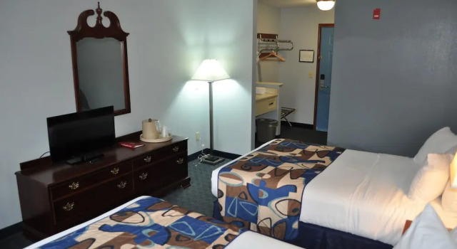 Grand Islander Hotel