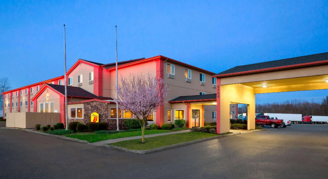 Кровать в общем номере Super 8 by Wyndham Bellingham Airport/Ferndale