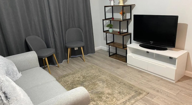 Prestwich Manchester 3 Bedroom House, Забронировать Отель Отели Англии 3 звезды, 3*