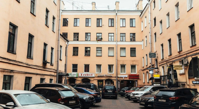 Berlinoff Family Hotel, Забронировать Мини-отель Отели Центрального района - Санкт-Петербург с парковкой, рядом с Аничков мост, Парковка