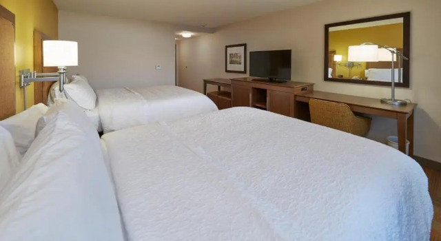 Четырёхместный номер Standard с видом на реку Hampton Inn & Suites Hood River