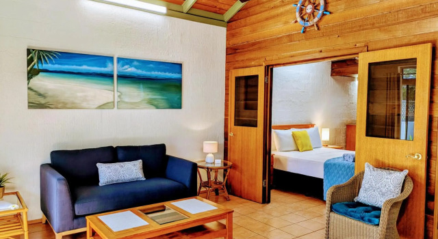 Beachside Cottage - A Private Peaceful Hidden Gem 50m to Beach, Rezerwuj Dom wakacyjny Hotele w Magnetic Island z parkingiem, Parking