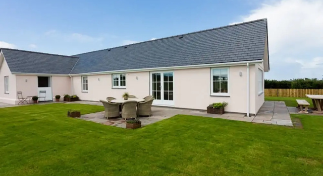 Lligwy Beach Cottage, Book Feriehus Moelfre Anglesey