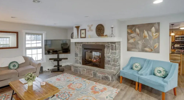 Коттедж 5 Mi to Mt Snow: Secluded Family Home w/ Game Area