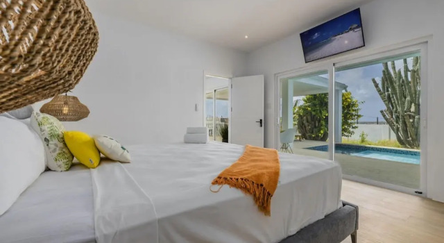 NEW Modern 2BR 2BA w Privatepool in Quiet Area, Varaa Hotelli Noord Aruba