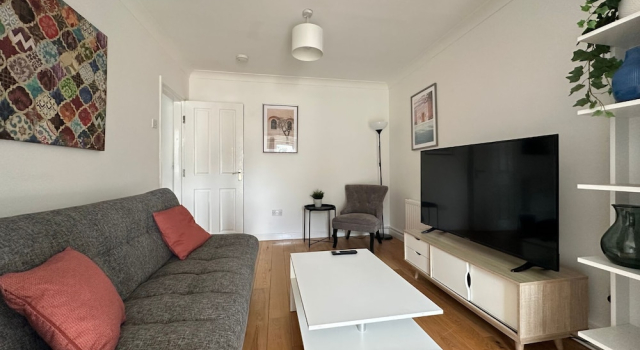 Коттедж Spacious 5 Bedroom With 4 Baths Off-road Parking