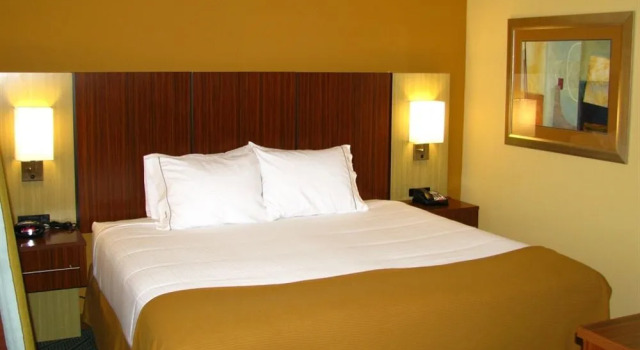 Holiday Inn Express & Suites Oceanfront Daytona Beach Shores by IHG, Забронировать Отель Дейтона-Бич Daytona Beach Area
