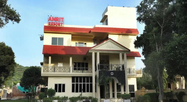 Amrit resort, Забронировать Курортный отель Отели штата Раджастхана с парковкой, Парковка