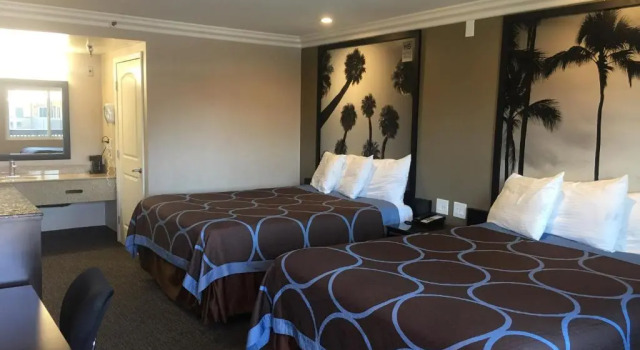 Четырёхместный номер Standard Hotel Seville - Ontario Airport/Chino