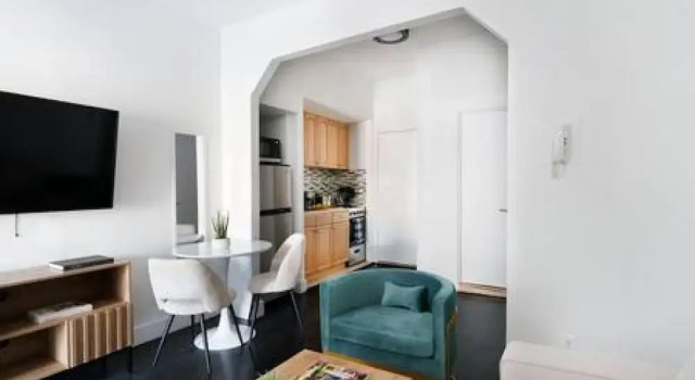 444-4c Newly Renovated Studio in Hell s Kitchen, Забронировать Апартаменты/квартира Апартаменты Нью-Йоркской агломерации, рядом с Нью-Йоркская публичная библиотека, Апартаменты/квартира