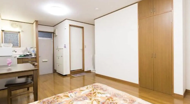 Centrally Located Deluxe Furnished.2
