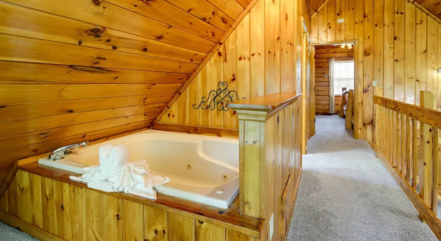 Коттедж с 2 комнатами с балконом Sevierville Cabin w/ Hot Tub, Views & Pool Access!