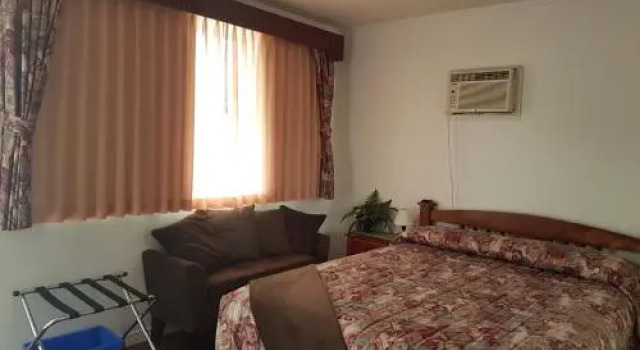 Flamingo Motel, Book Motel Cranbrook Kimberley Alpine