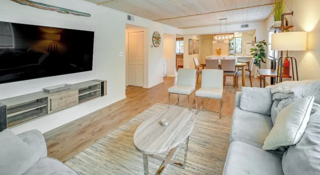 Walk to Shore: Condo w/ Balconies in Myrtle Beach!, Забронировать Апартаменты/квартира Апартаменты Южной Каролины, Апартаменты/квартира