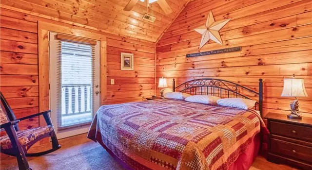 Smoky Mountain Retreat - Five Bedroom Cabin