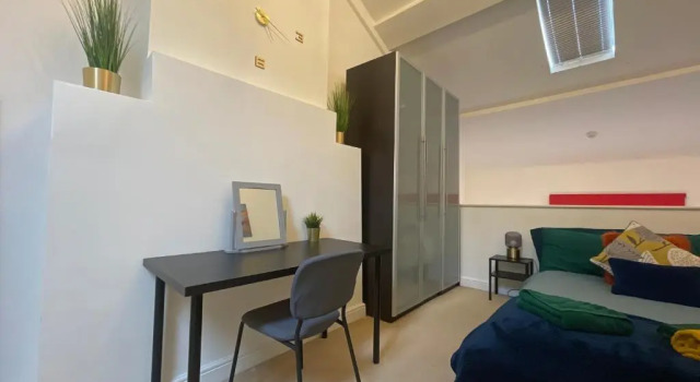 Vibrant Loft Apartment in Grade II Listed Building