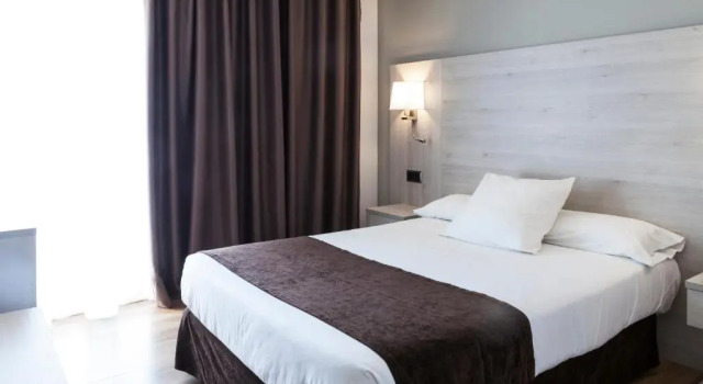 Двухместный номер с видом на бассейн Hotel Helios Lloret