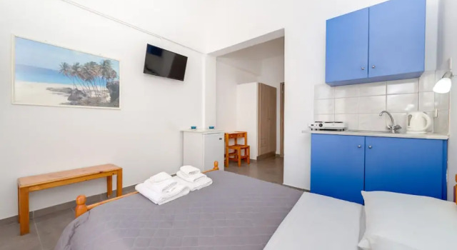 Andreas Studio Perissa in Santorini