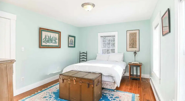 4 BDR w/ Private Hot Tub, Backyard and Deck!, Buchen Sie Ferienhaus Wells Maine