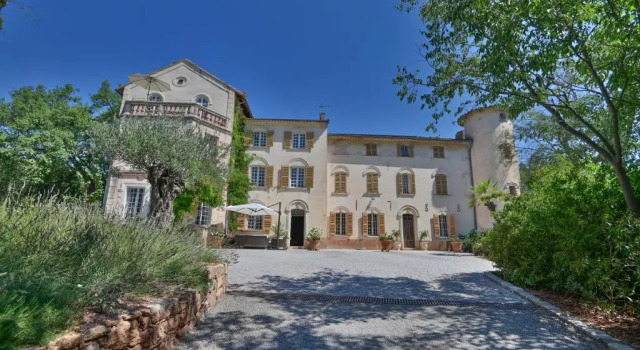 Château de Taradel, Забронировать Гостевой дом Отели Вара с бассейном, Бассейн