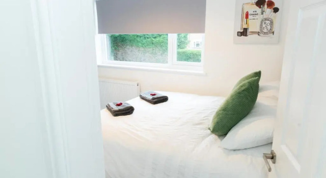 Charming 2 Bedroom House - Free Parking - Great Location, Забронировать Отель Тамуэрт Стаффордшир, рядом с The Lamb Ground